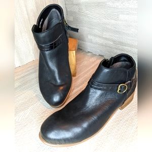 SoftWalk Black Leather Raveena Ankle Boots, 9